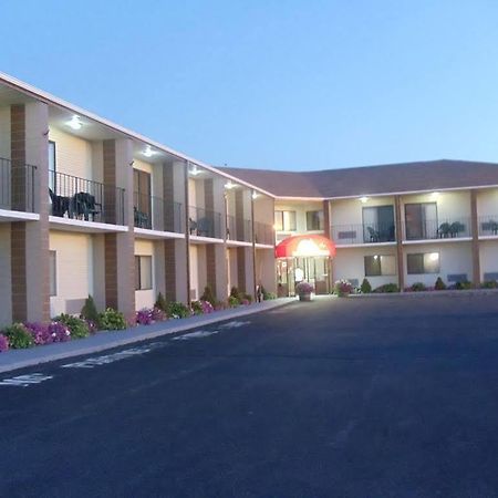 Red Roof Inn & Suites Newport - Middletown, Ri Kültér fotó