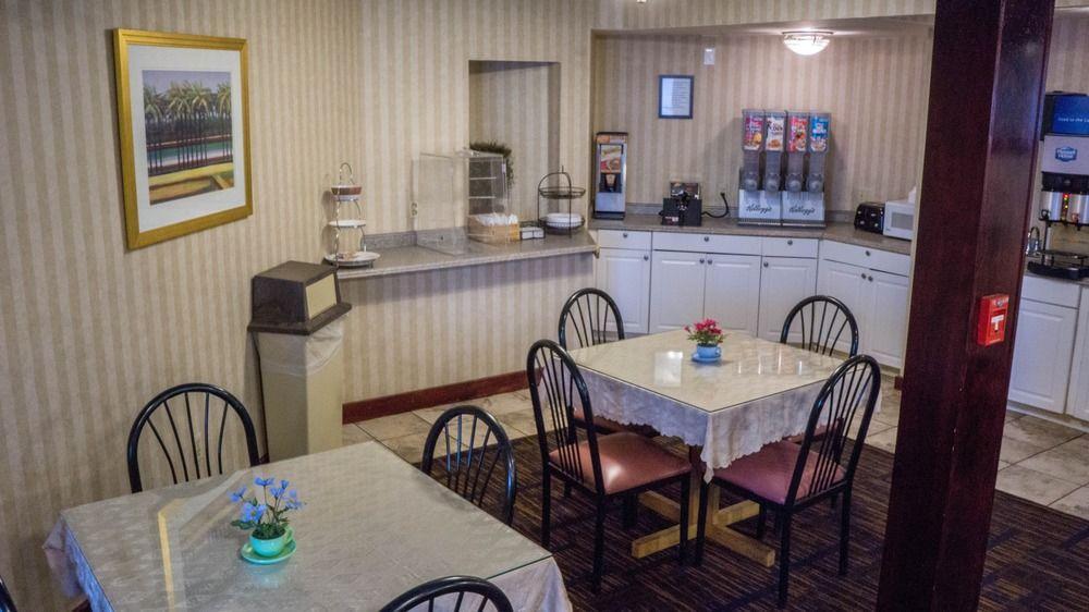 Red Roof Inn & Suites Newport - Middletown, Ri Kültér fotó