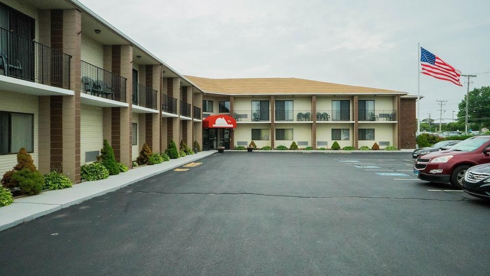 Red Roof Inn & Suites Newport - Middletown, Ri Kültér fotó