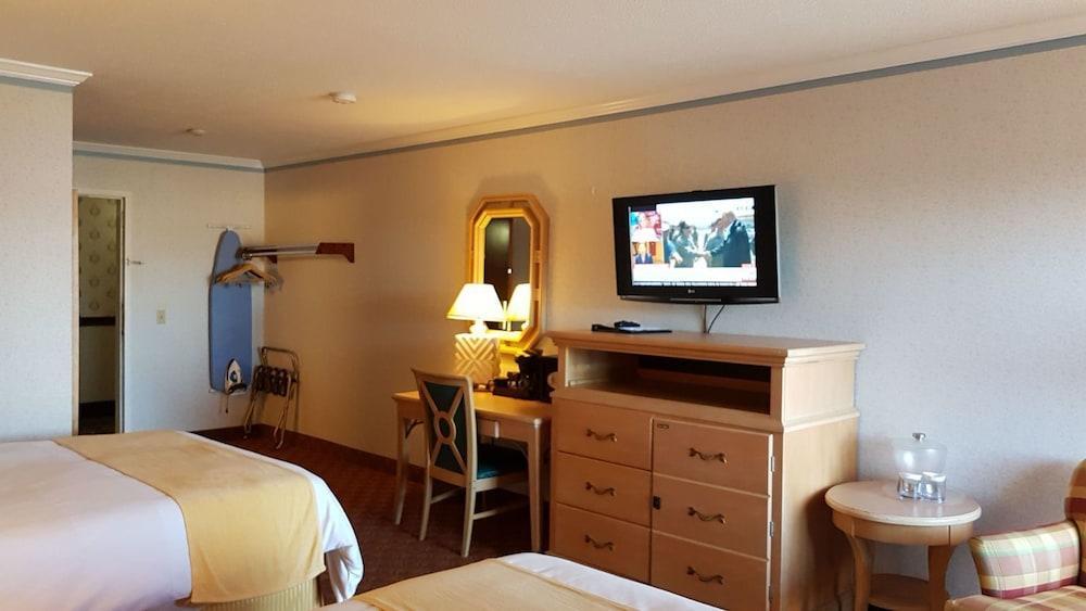 Red Roof Inn & Suites Newport - Middletown, Ri Kültér fotó