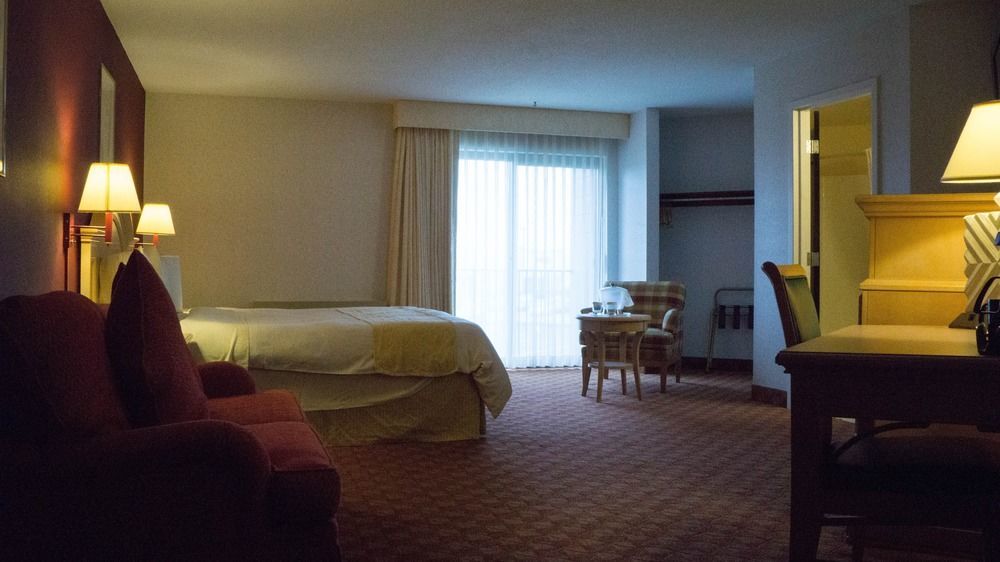 Red Roof Inn & Suites Newport - Middletown, Ri Kültér fotó