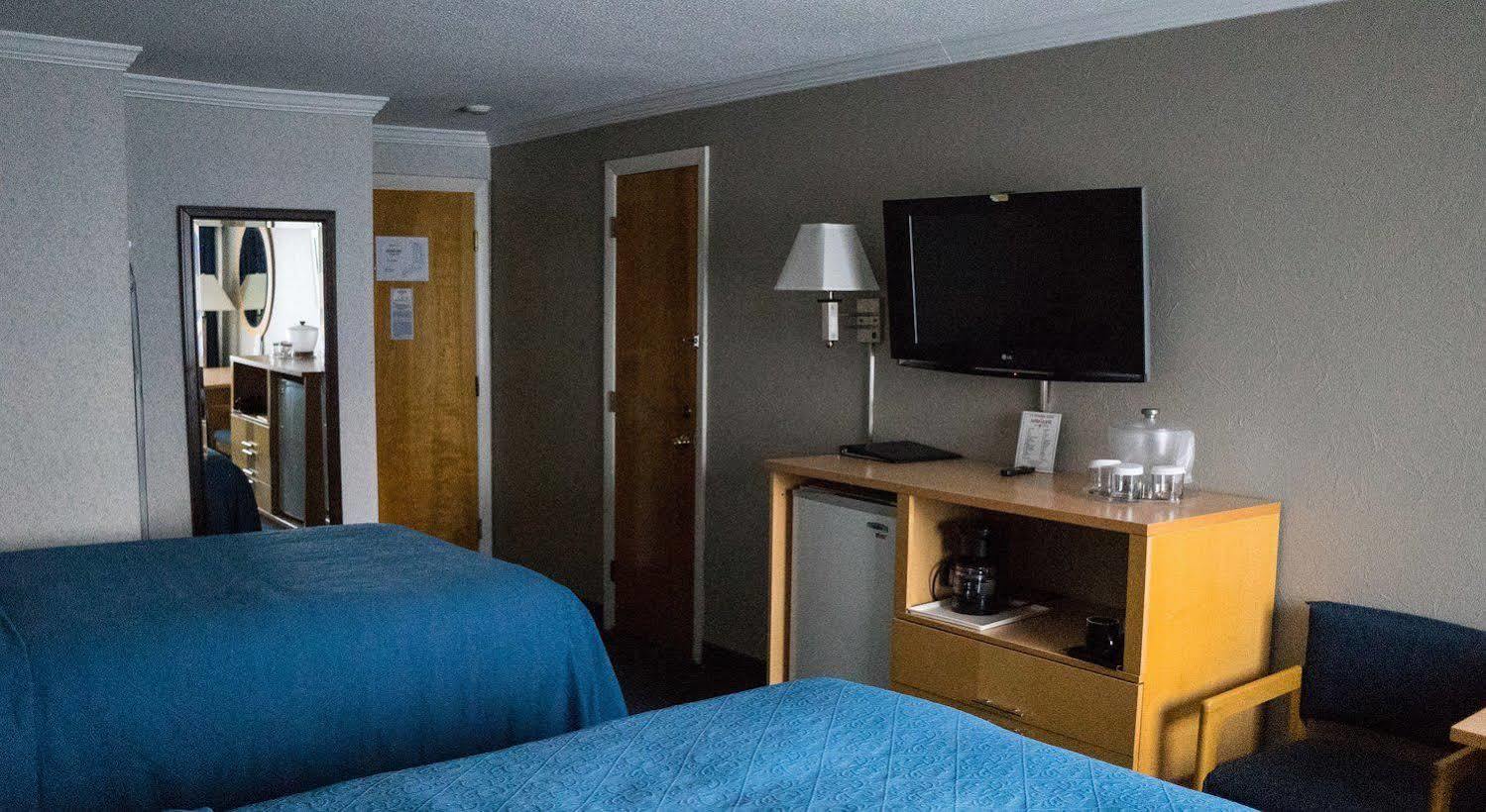 Red Roof Inn & Suites Newport - Middletown, Ri Kültér fotó