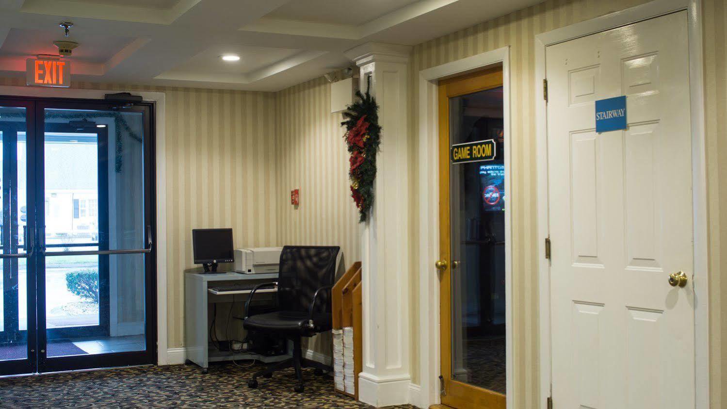 Red Roof Inn & Suites Newport - Middletown, Ri Kültér fotó